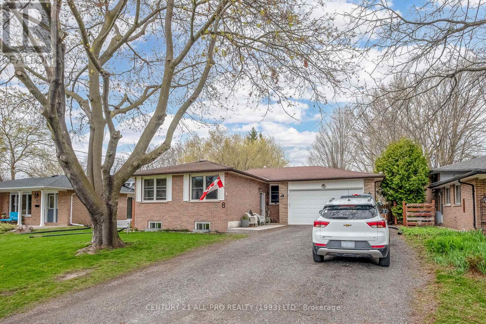8 THOMAS STREET, Cobourg, Ontario