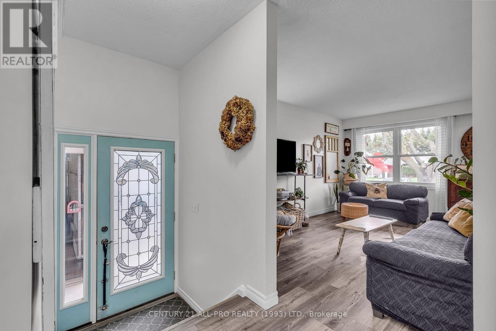 8 Thomas Street, Cobourg, Ontario  K9A 4P6 - Photo 3 - X12175057