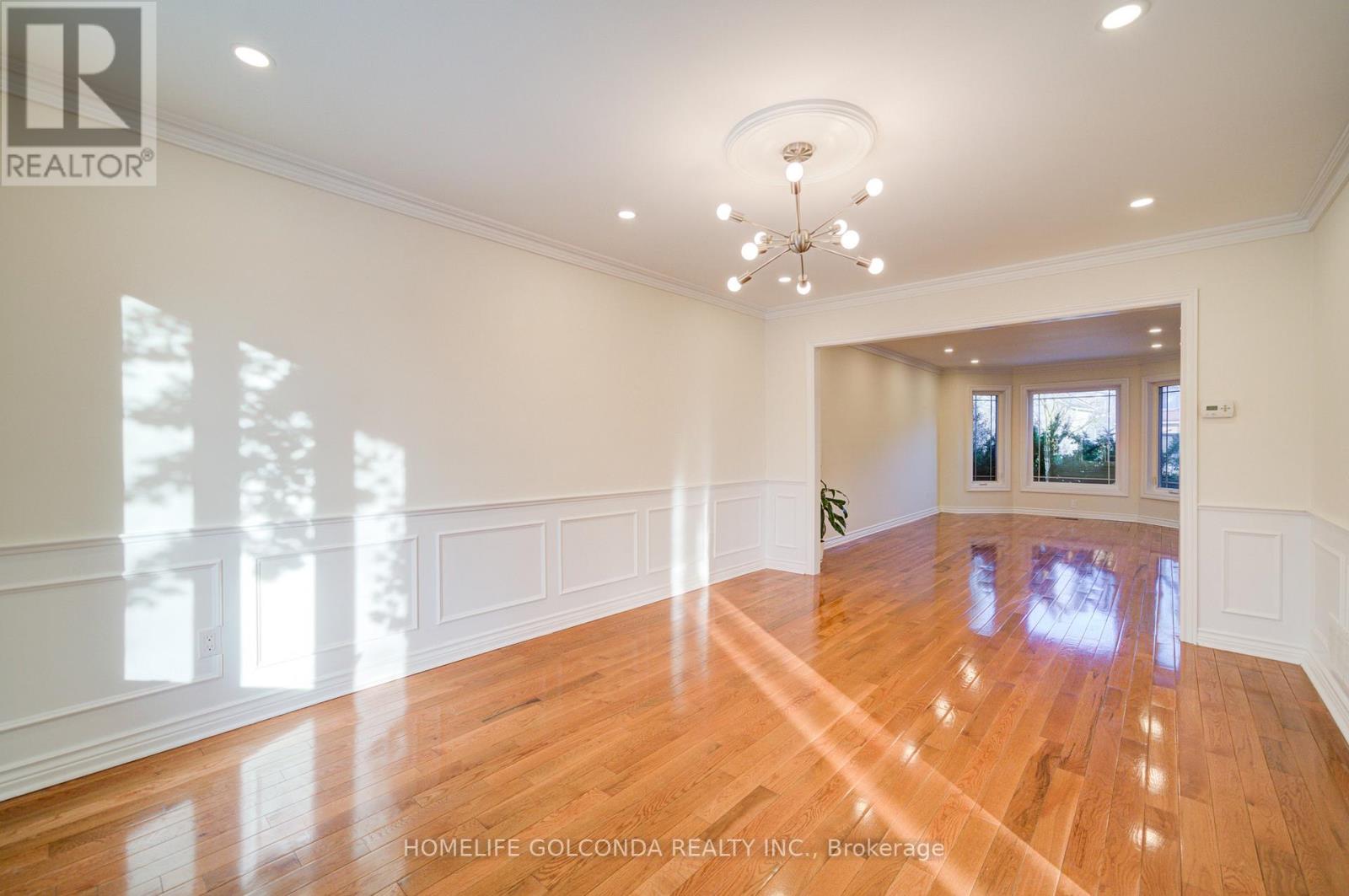 47 Somerset Crescent, Richmond Hill, Ontario  L4C 8N5 - Photo 10 - N12144341