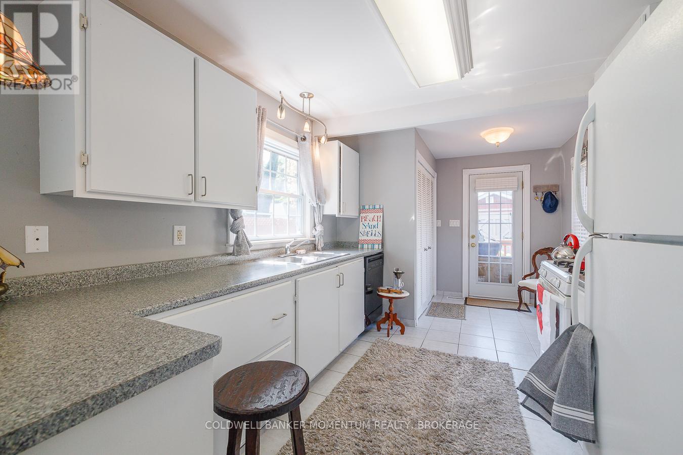 263 Maplewood Avenue, Fort Erie (Crystal Beach), Ontario  L0S 1B0 - Photo 11 - X12175078