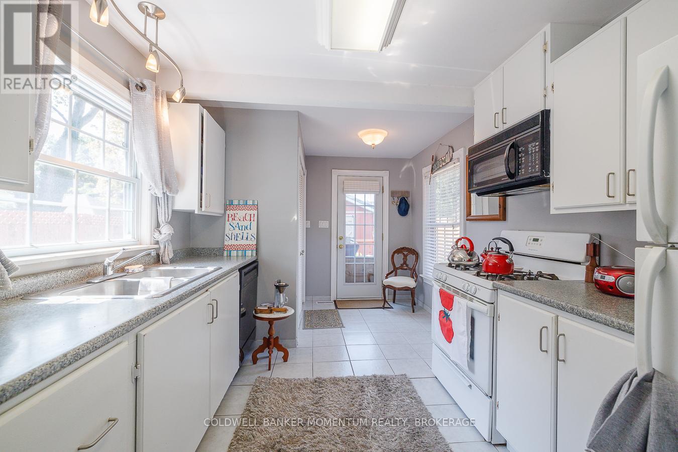 263 Maplewood Avenue, Fort Erie (Crystal Beach), Ontario  L0S 1B0 - Photo 12 - X12175078
