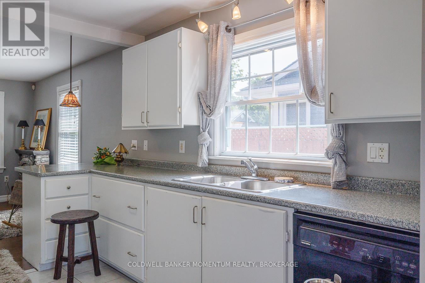 263 Maplewood Avenue, Fort Erie (Crystal Beach), Ontario  L0S 1B0 - Photo 14 - X12175078