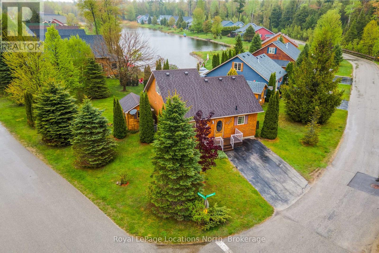 15 MADAWASKA TRAIL, Wasaga Beach, Ontario