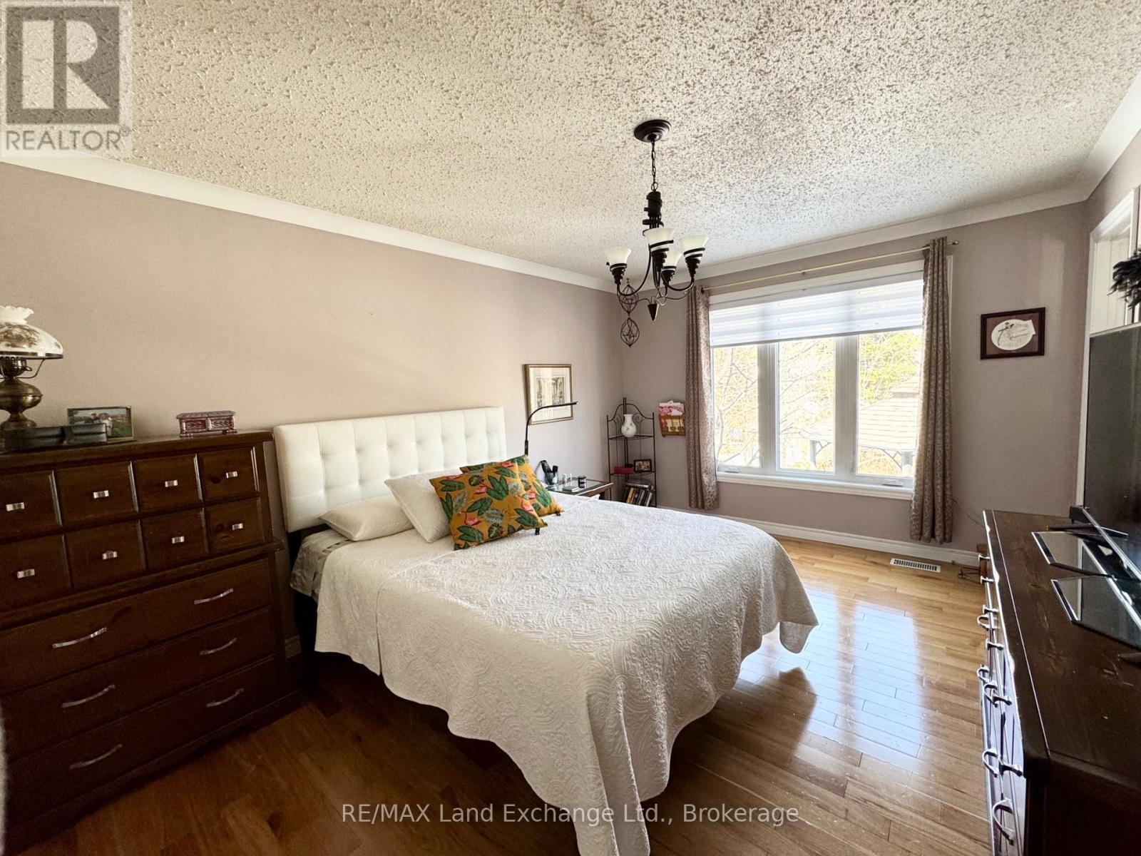 34 Archibald Place, Saugeen Shores, Ontario  N0H 2L0 - Photo 11 - X12175055