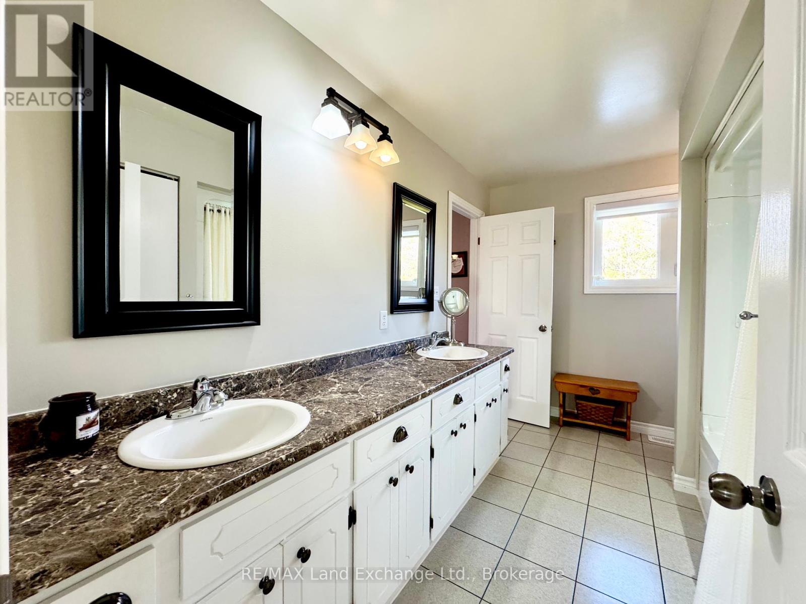 34 Archibald Place, Saugeen Shores, Ontario  N0H 2L0 - Photo 13 - X12175055