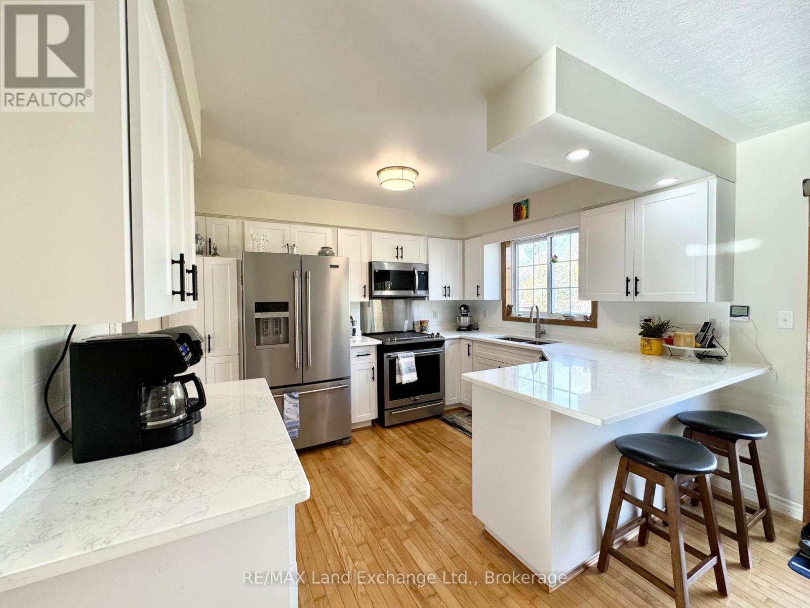 34 Archibald Place, Saugeen Shores, Ontario  N0H 2L0 - Photo 4 - X12175055
