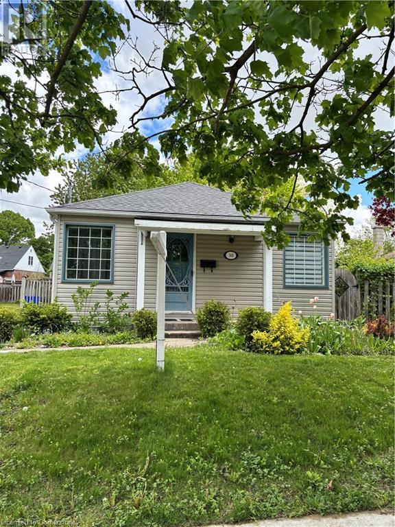 38 St Clair Avenue, Kitchener, Ontario N2M 3Z4 - Photo 1 - 40733337