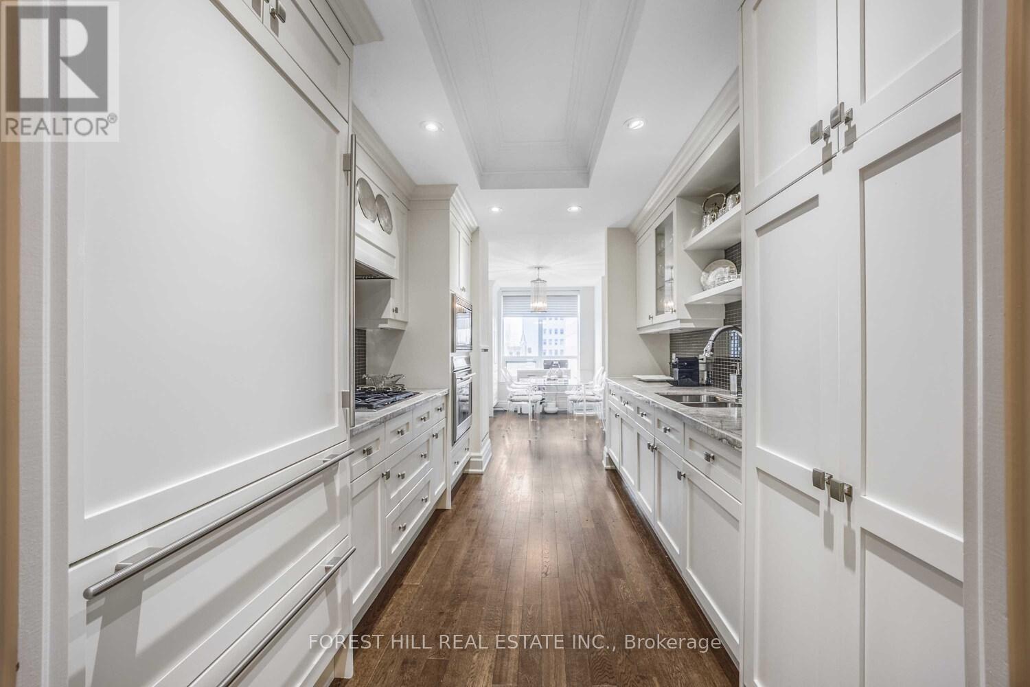 802 - 155 St Clair Avenue, Toronto, Ontario  M4V 0A1 - Photo 15 - C12175023