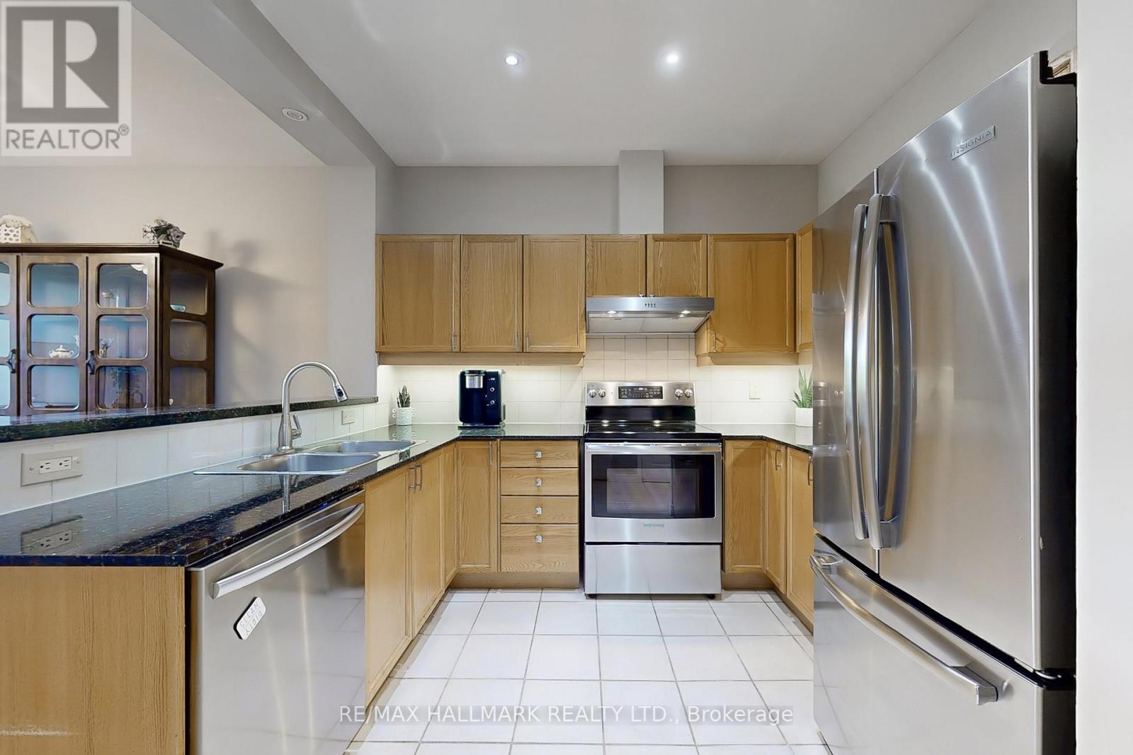 219 - 1 Leaside Park Drive, Toronto, Ontario  M4H 1R1 - Photo 10 - C12175049