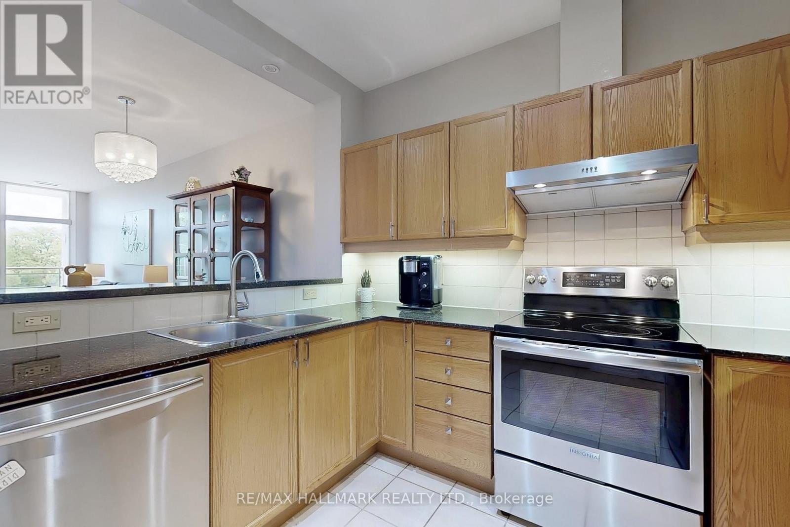 219 - 1 Leaside Park Drive, Toronto, Ontario  M4H 1R1 - Photo 11 - C12175049