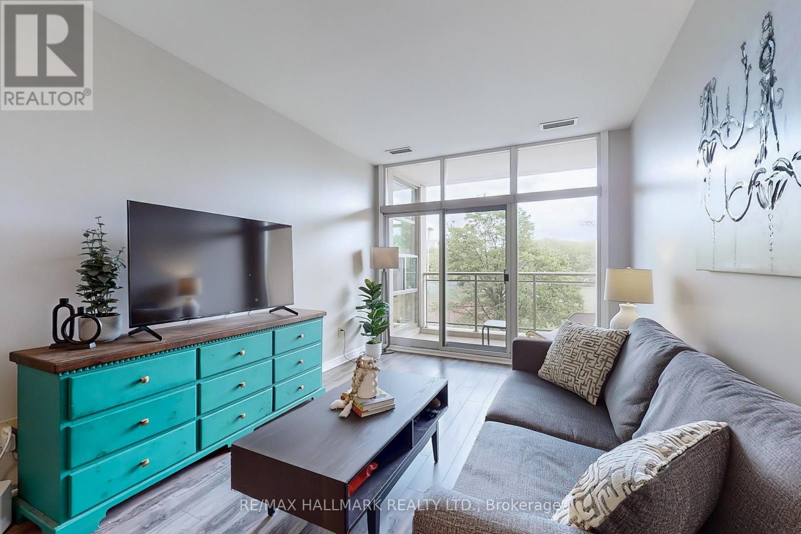 219 - 1 Leaside Park Drive, Toronto, Ontario  M4H 1R1 - Photo 4 - C12175049