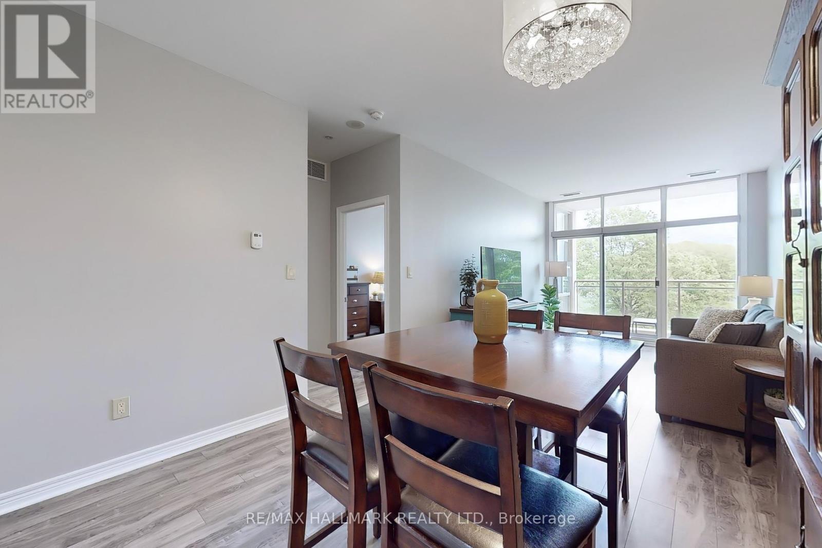 219 - 1 Leaside Park Drive, Toronto, Ontario  M4H 1R1 - Photo 9 - C12175049