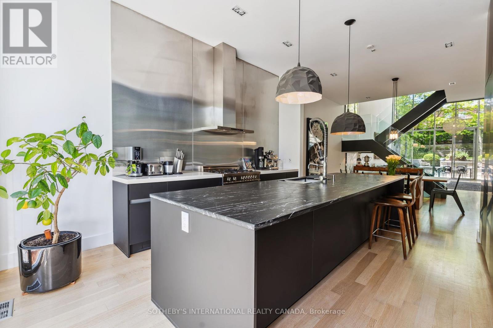 20a Woodlawn Avenue, Toronto, Ontario  M4V 1G7 - Photo 9 - C12175052