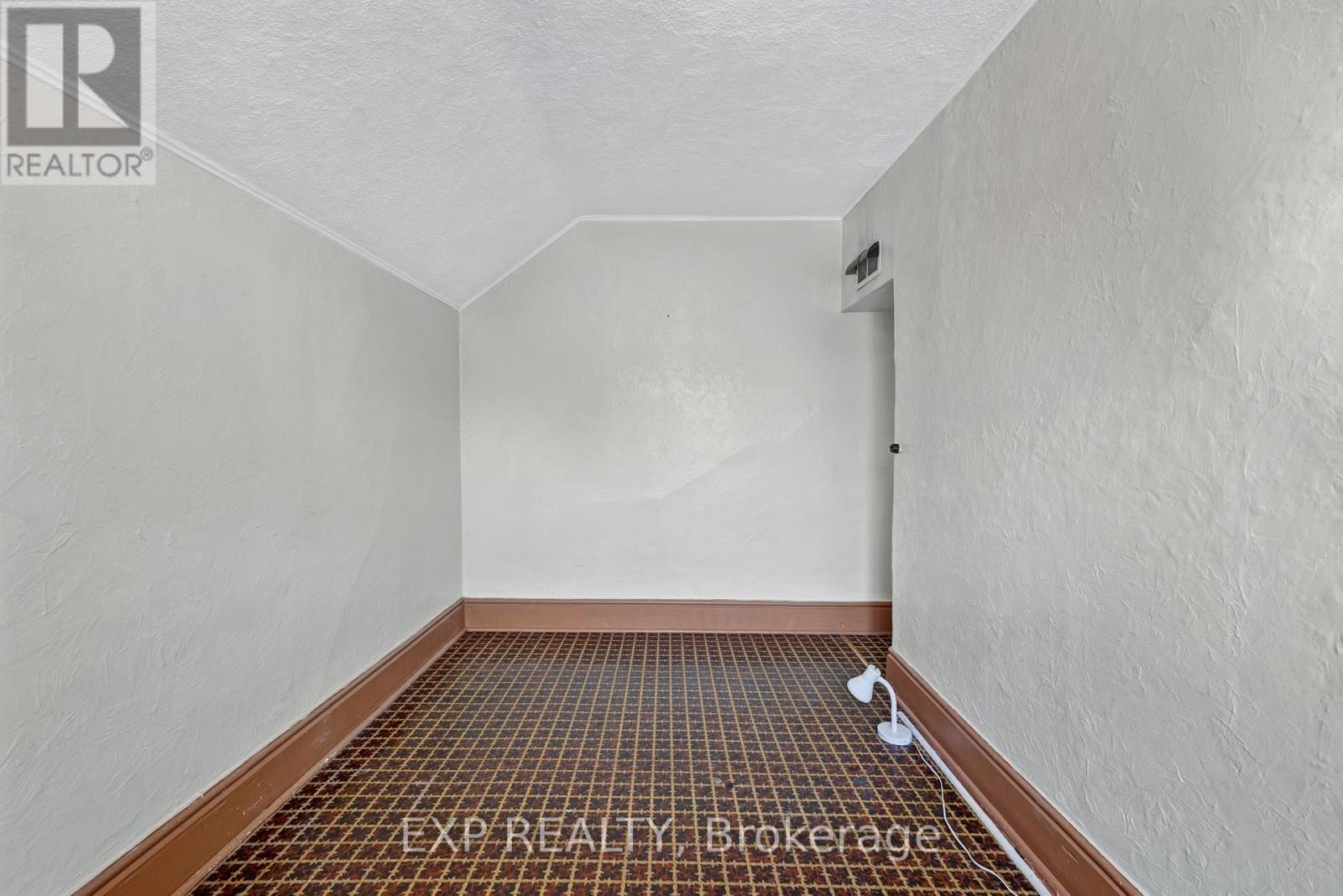 24 Brookfield Street, Toronto, Ontario  M6J 3A9 - Photo 13 - C12175077