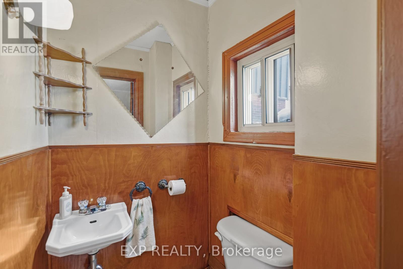 24 Brookfield Street, Toronto, Ontario  M6J 3A9 - Photo 16 - C12175077