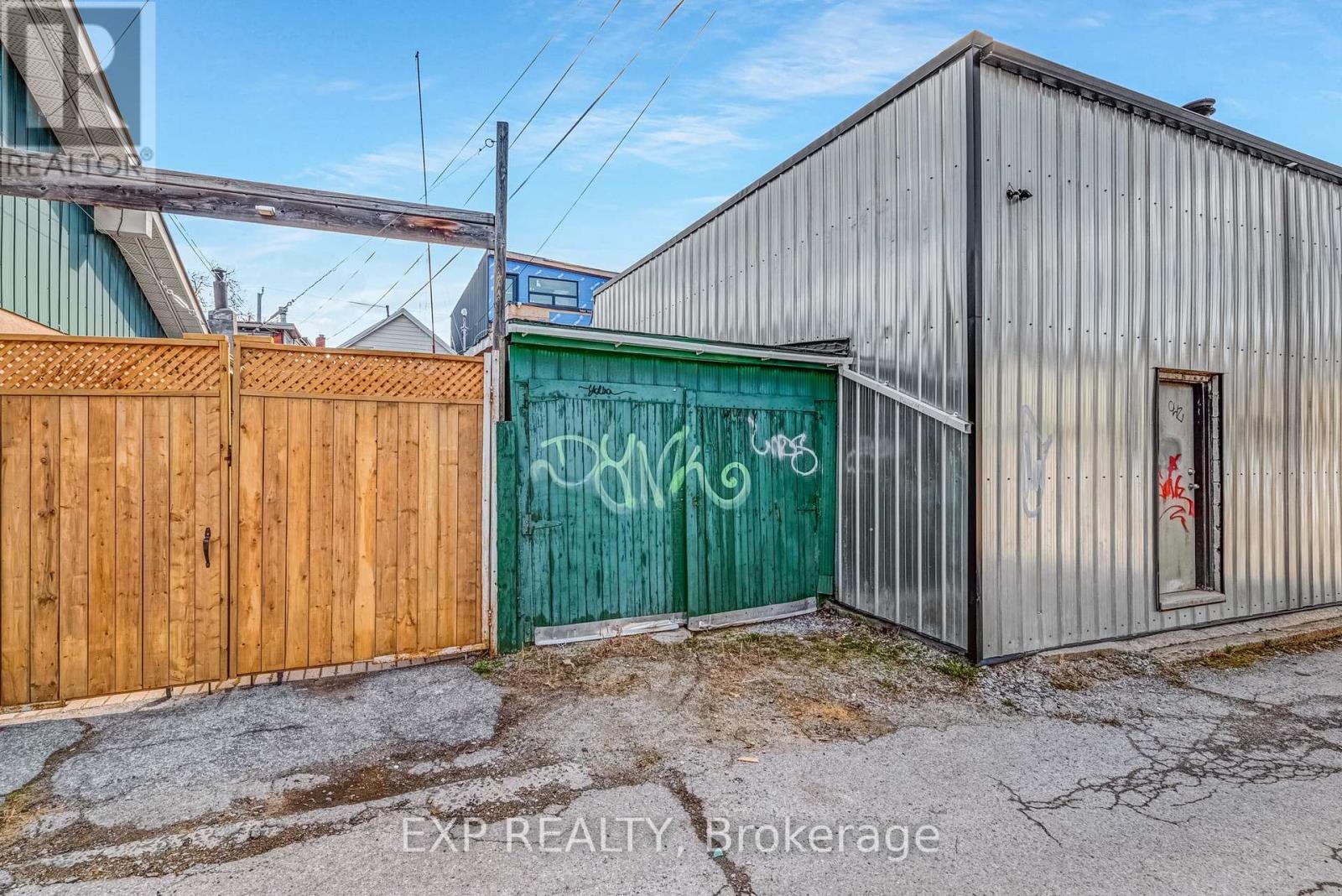 24 Brookfield Street, Toronto, Ontario  M6J 3A9 - Photo 28 - C12175077