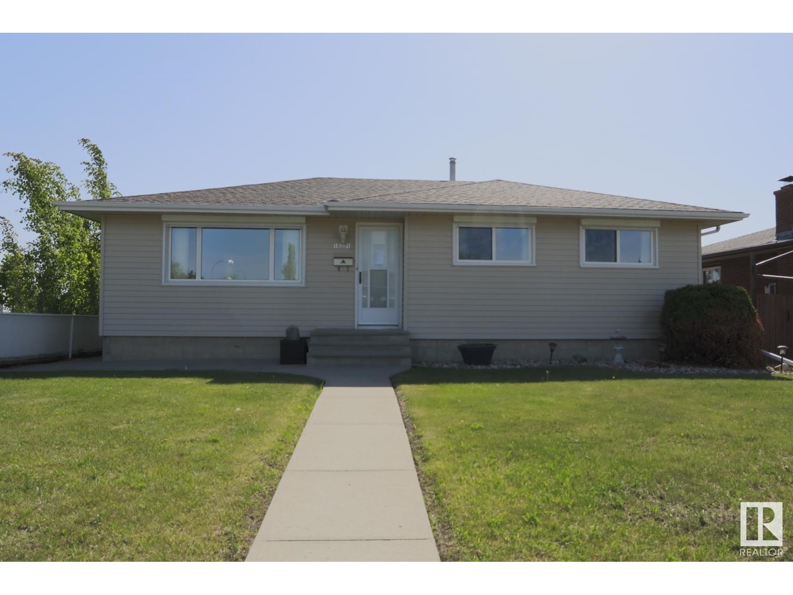 15231 94a St Nw, Edmonton, Alberta  T5E 3X7 - Photo 1 - E4437678