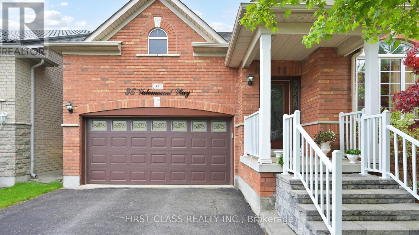 35 Valemount Way S, Aurora, Ontario  L4G 7S3 - Photo 1 - N12175059