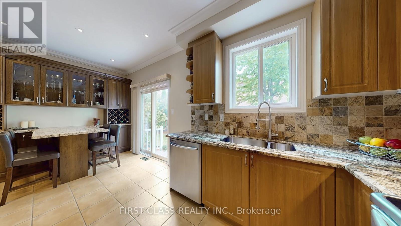 35 Valemount Way S, Aurora, Ontario  L4G 7S3 - Photo 10 - N12175059