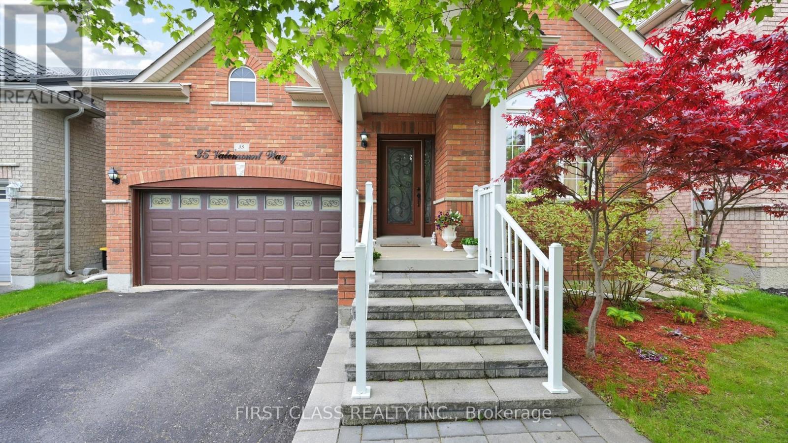 35 Valemount Way S, Aurora, Ontario  L4G 7S3 - Photo 2 - N12175059