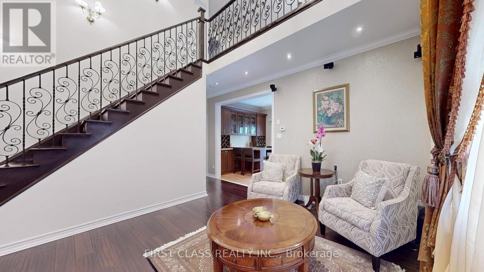 35 Valemount Way S, Aurora, Ontario  L4G 7S3 - Photo 4 - N12175059
