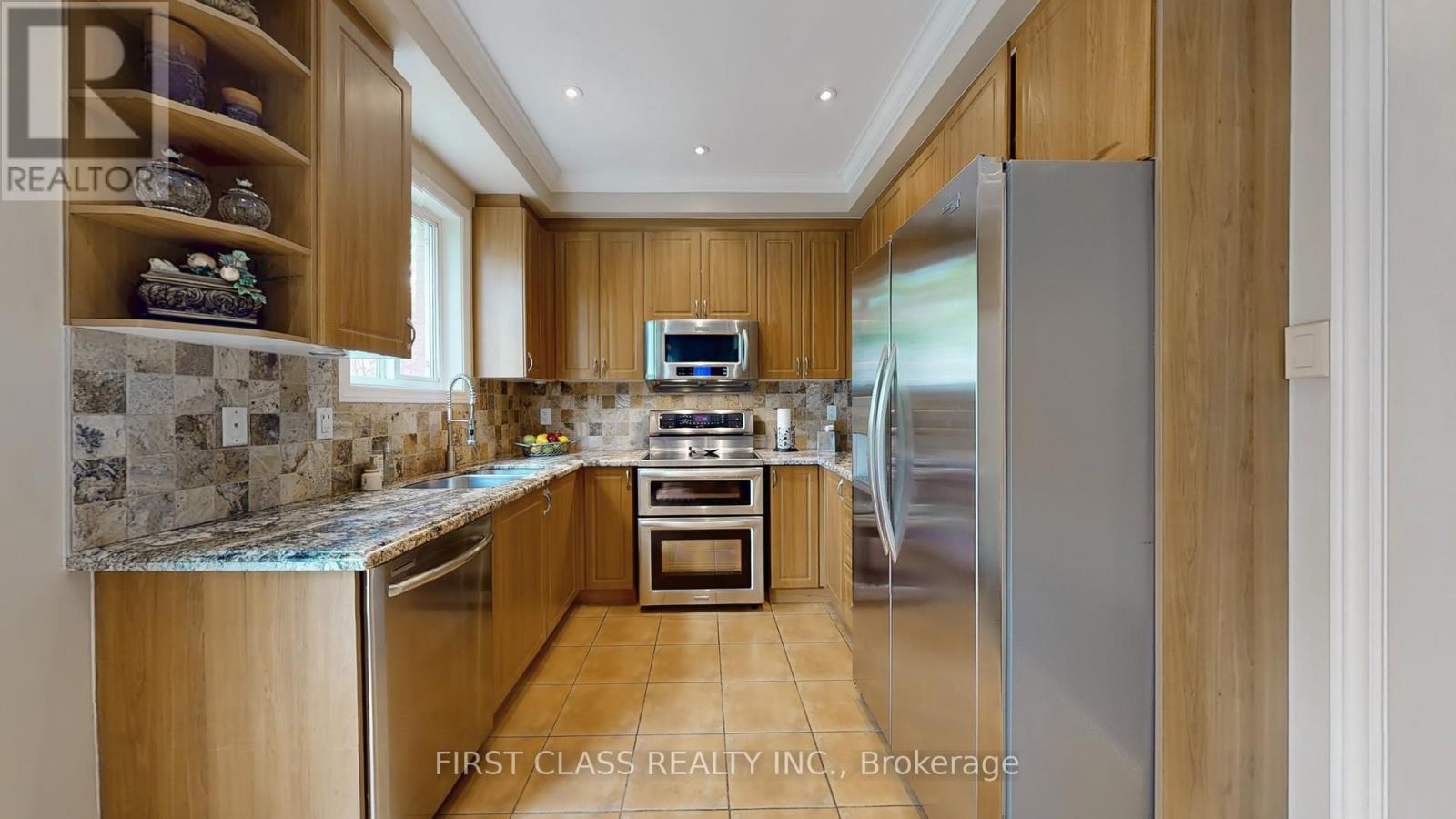 35 Valemount Way S, Aurora, Ontario  L4G 7S3 - Photo 9 - N12175059