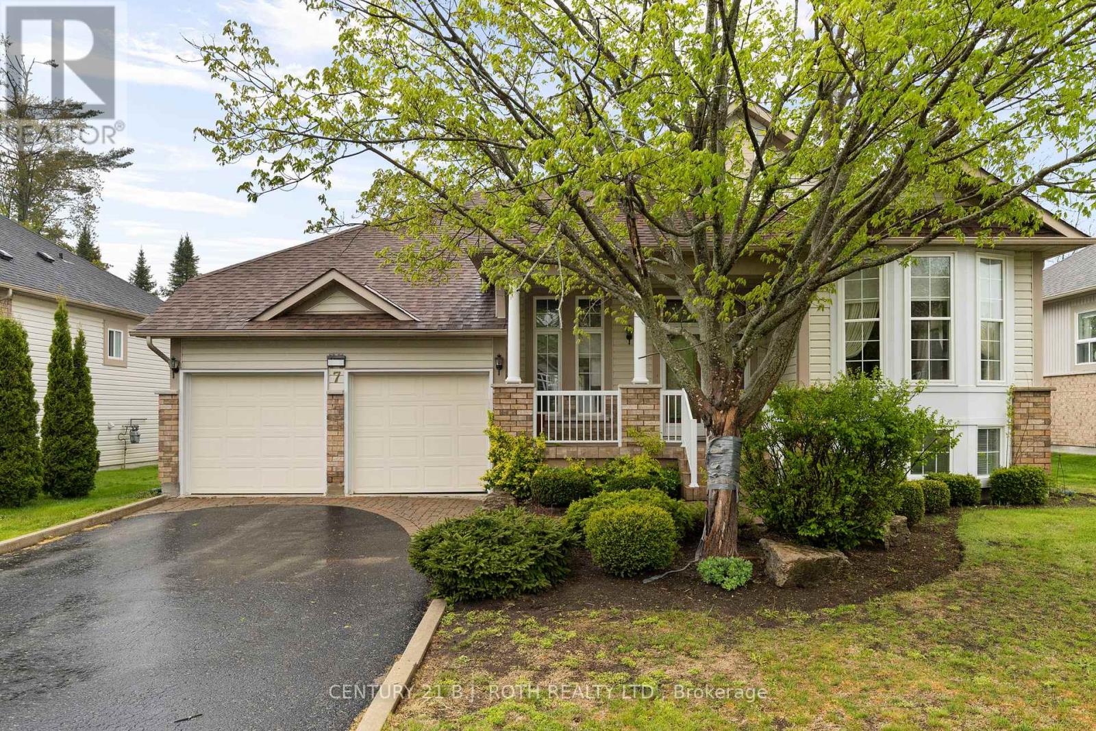 7 Trailwood Place, Wasaga Beach, Ontario  L9Z 1M6 - Photo 1 - S12175013