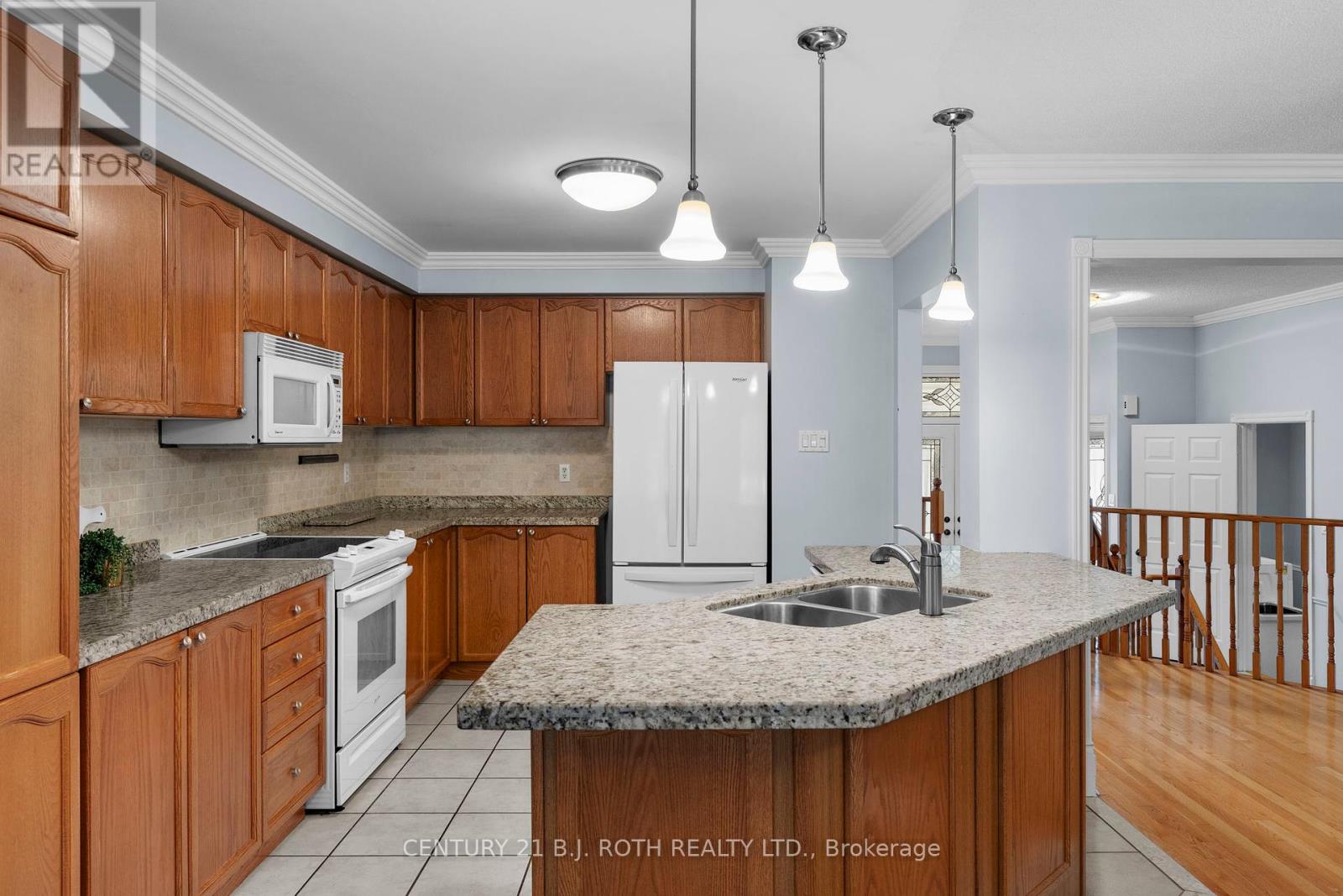 7 Trailwood Place, Wasaga Beach, Ontario  L9Z 1M6 - Photo 10 - S12175013