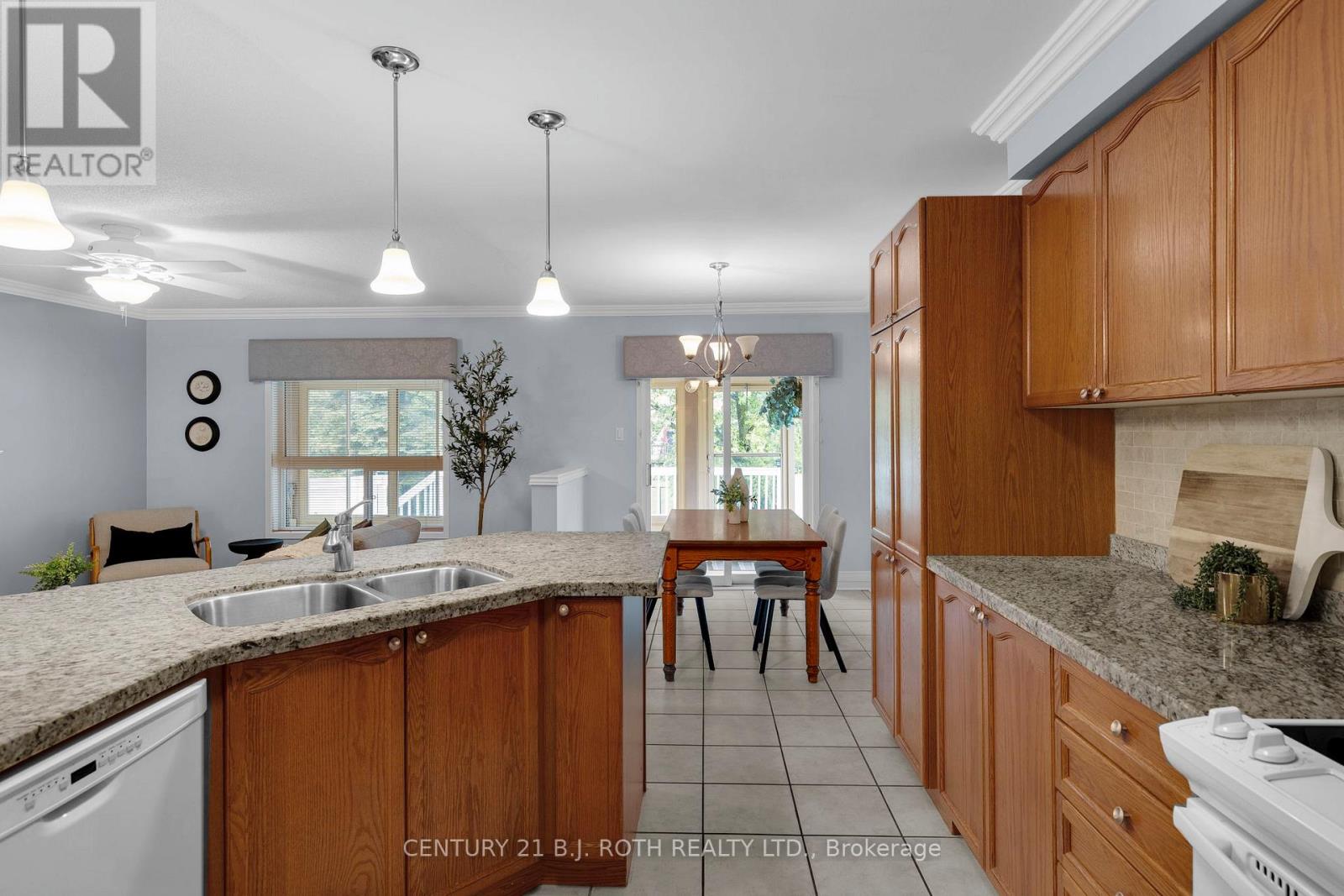 7 Trailwood Place, Wasaga Beach, Ontario  L9Z 1M6 - Photo 11 - S12175013