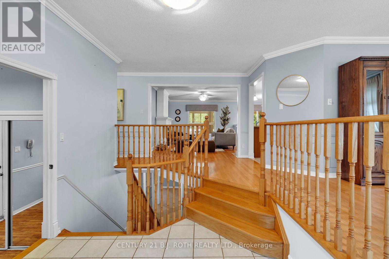 7 Trailwood Place, Wasaga Beach, Ontario  L9Z 1M6 - Photo 4 - S12175013