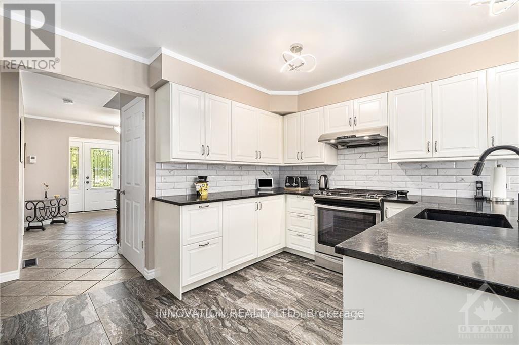 7 Grierson Lane, Ottawa, Ontario  K2W 1A6 - Photo 11 - X12108889