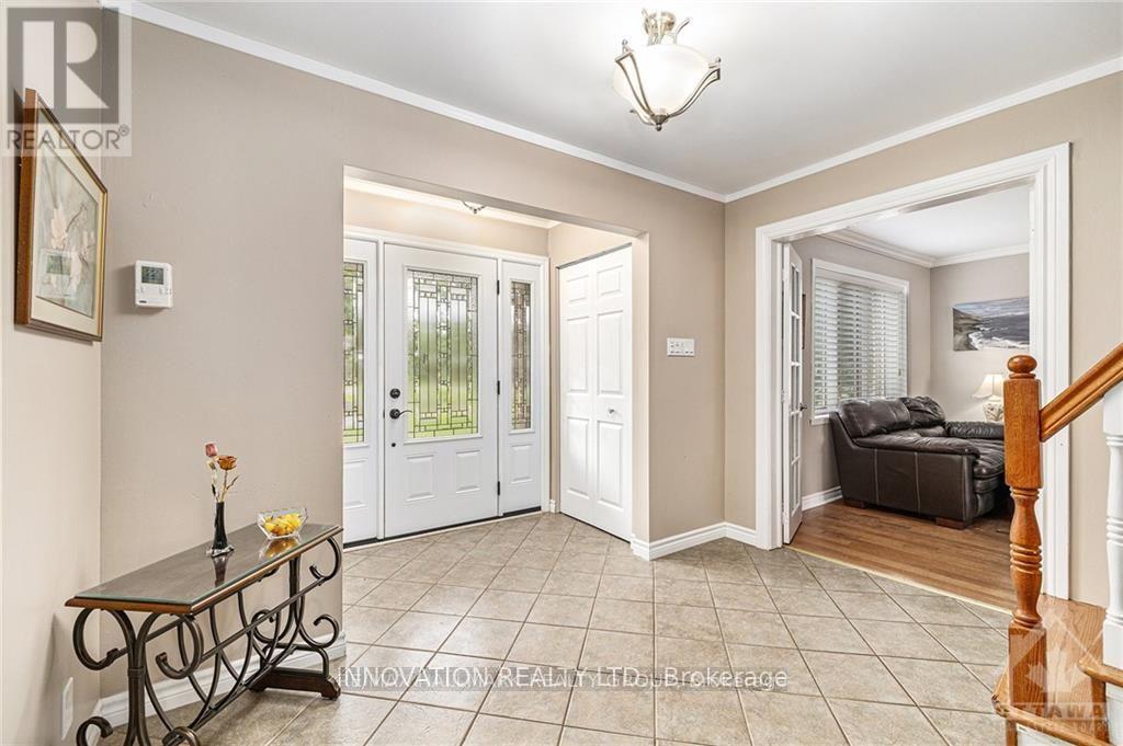 7 Grierson Lane, Ottawa, Ontario  K2W 1A6 - Photo 3 - X12108889