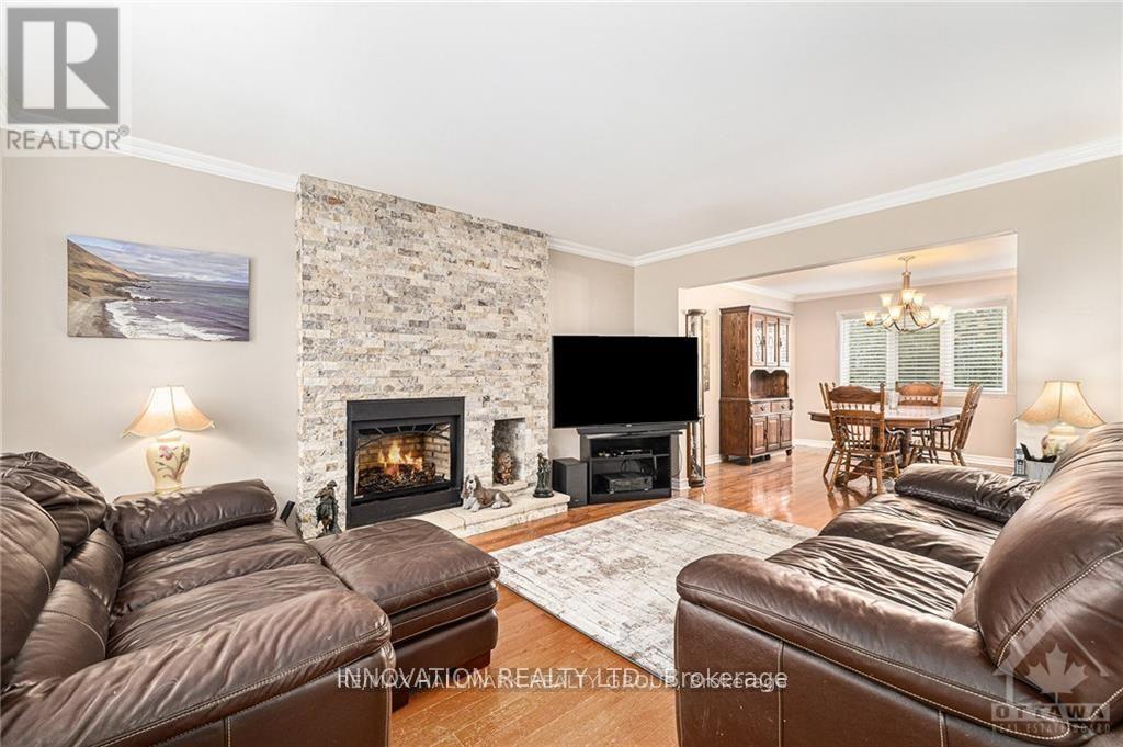 7 Grierson Lane, Ottawa, Ontario  K2W 1A6 - Photo 6 - X12108889