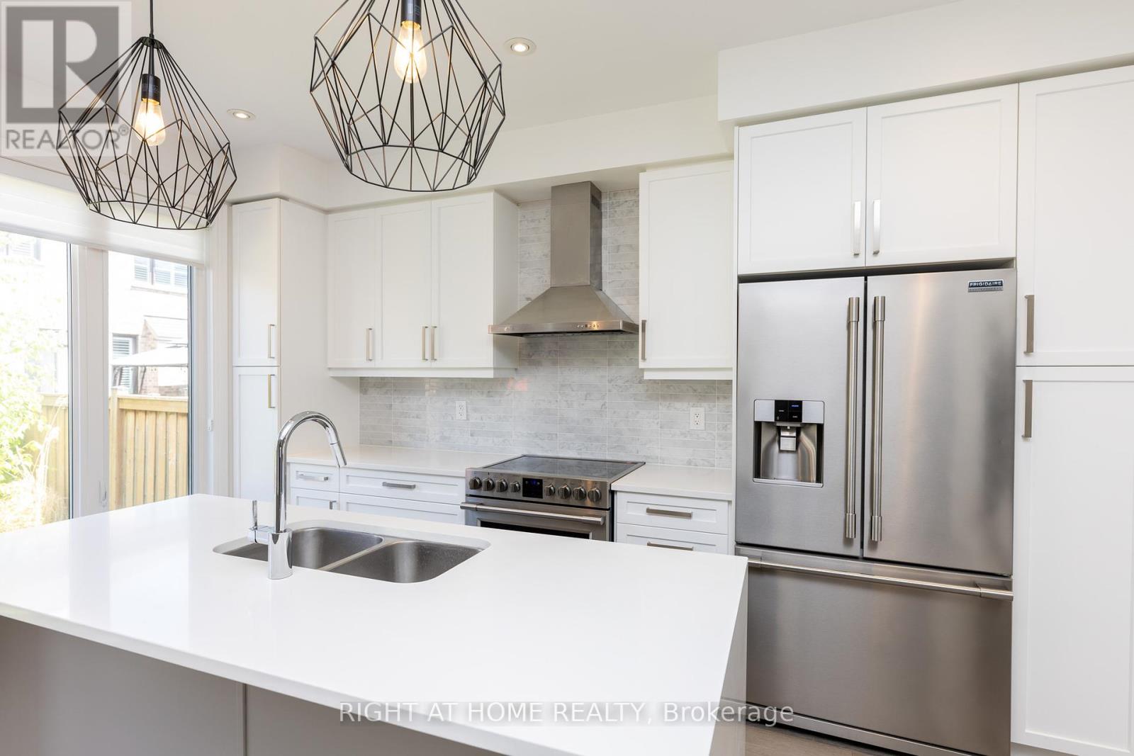 1235 Mcphedran Point, Milton, Ontario  L9E 1J8 - Photo 12 - W12175061