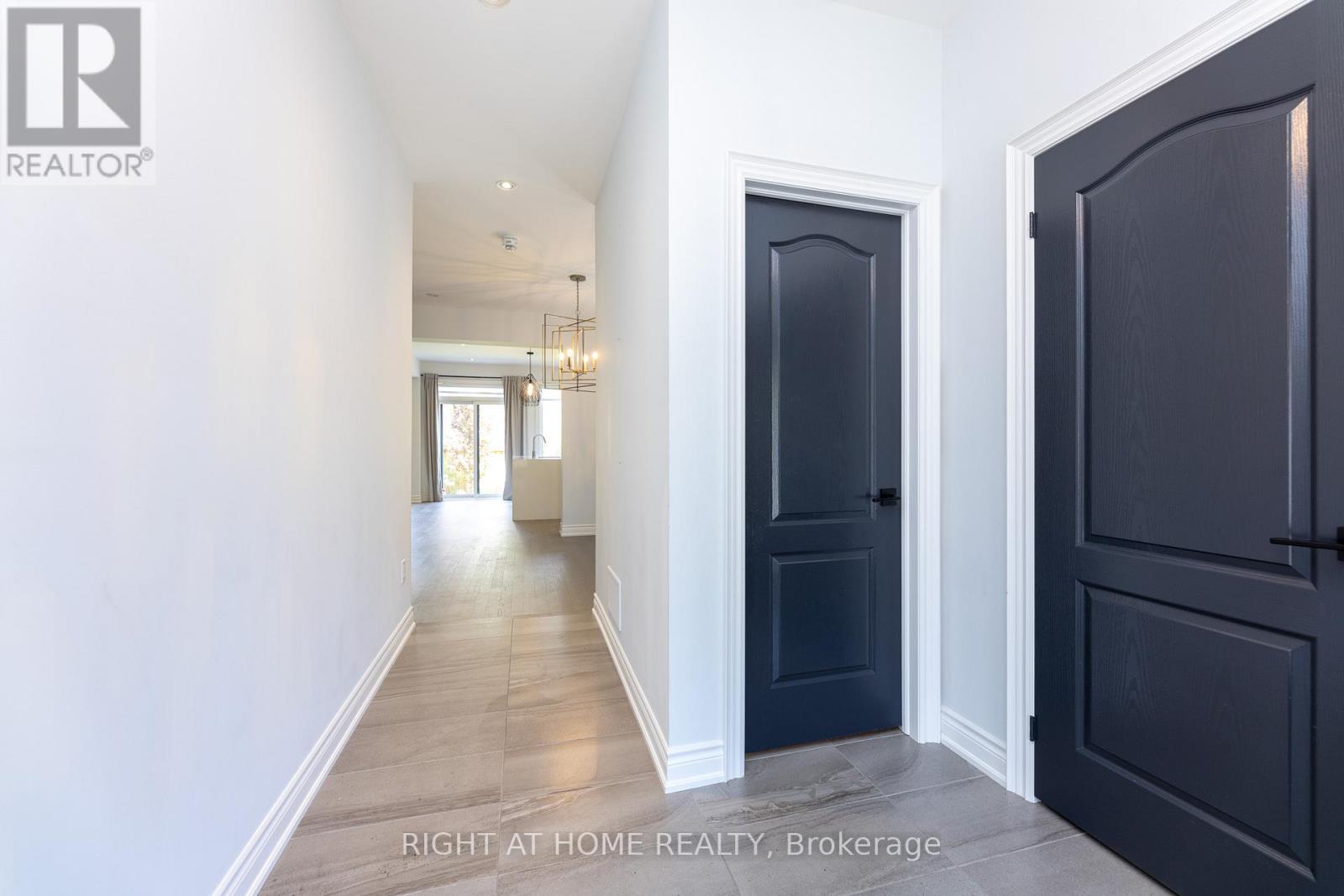 1235 Mcphedran Point, Milton, Ontario  L9E 1J8 - Photo 4 - W12175061