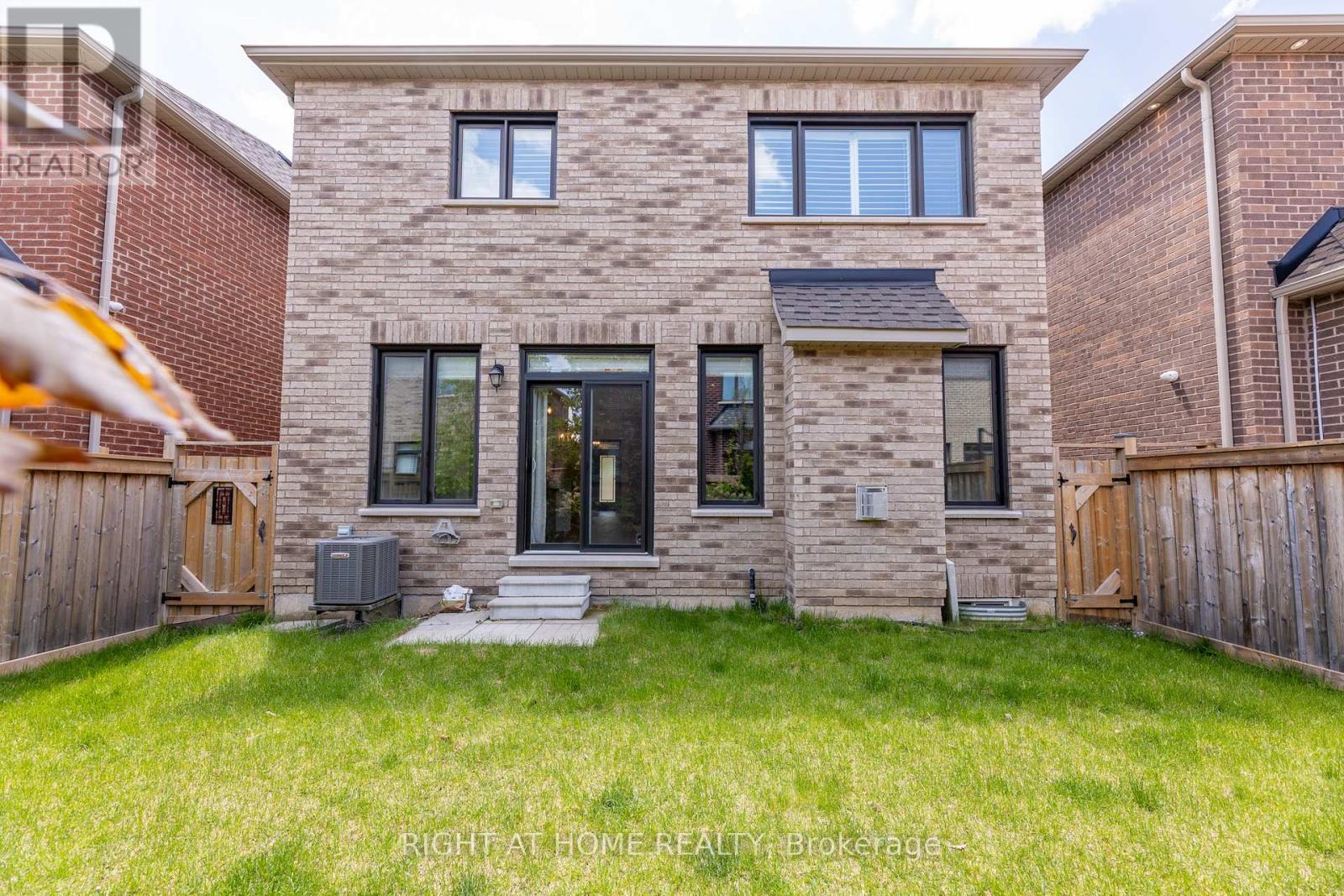 1235 Mcphedran Point, Milton, Ontario  L9E 1J8 - Photo 46 - W12175061