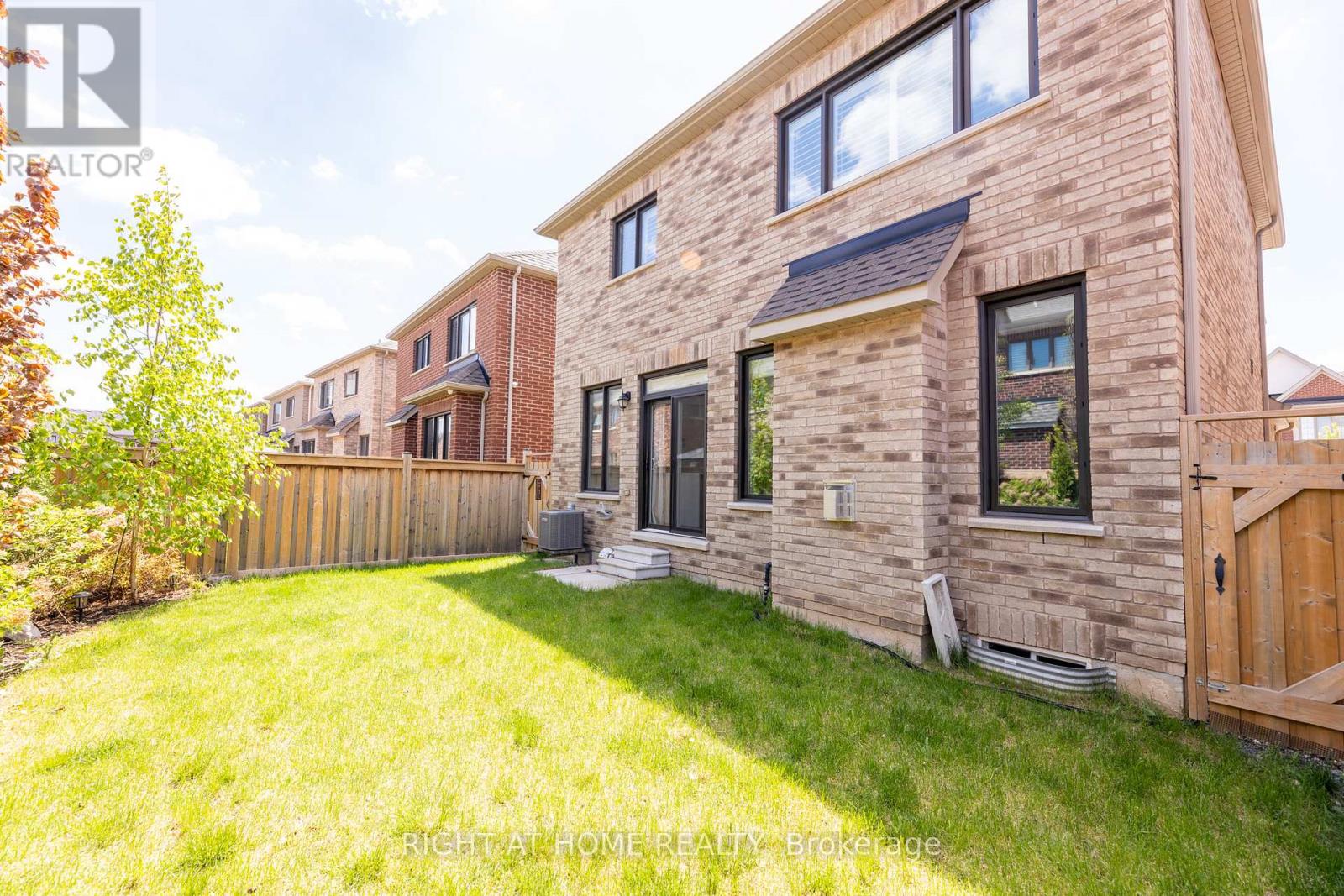 1235 Mcphedran Point, Milton, Ontario  L9E 1J8 - Photo 47 - W12175061