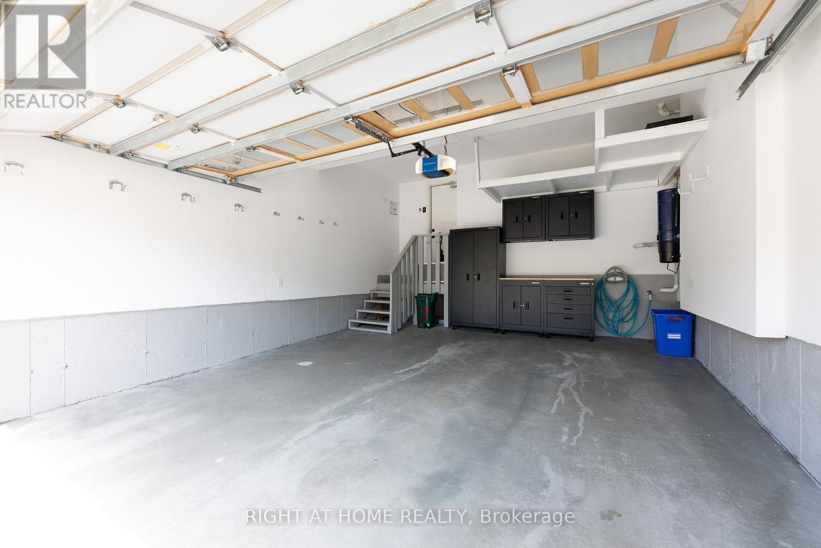 1235 Mcphedran Point, Milton, Ontario  L9E 1J8 - Photo 49 - W12175061