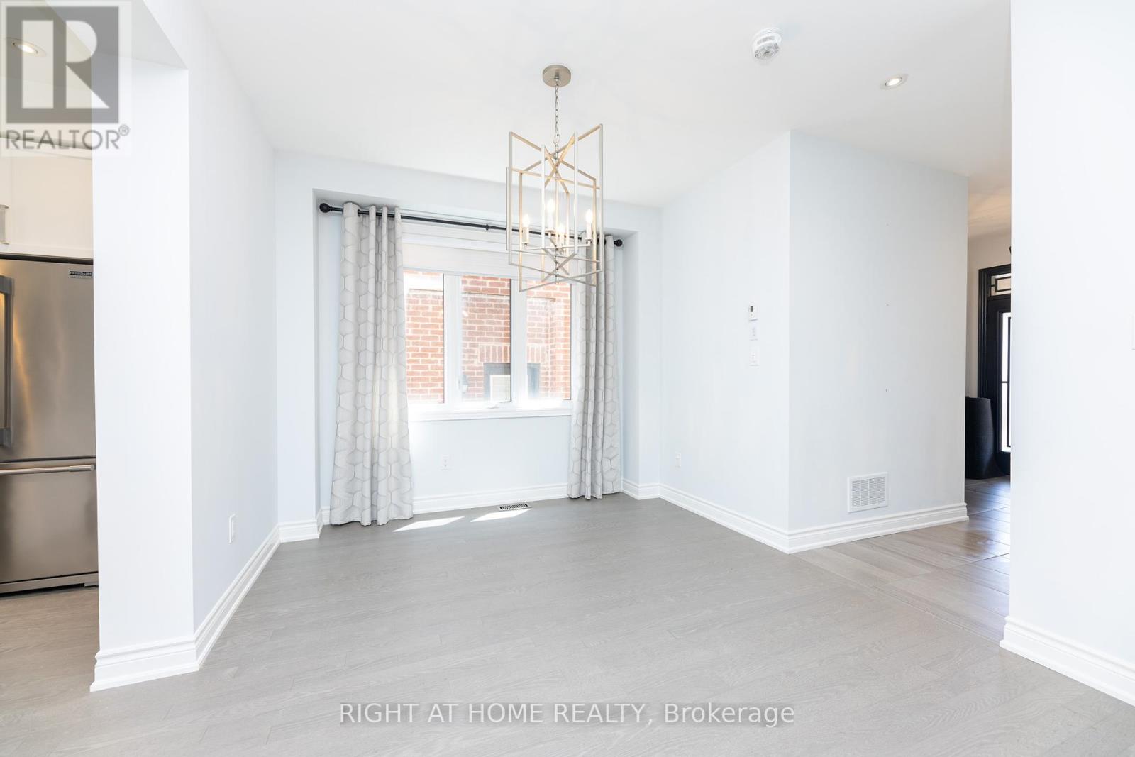 1235 Mcphedran Point, Milton, Ontario  L9E 1J8 - Photo 7 - W12175061