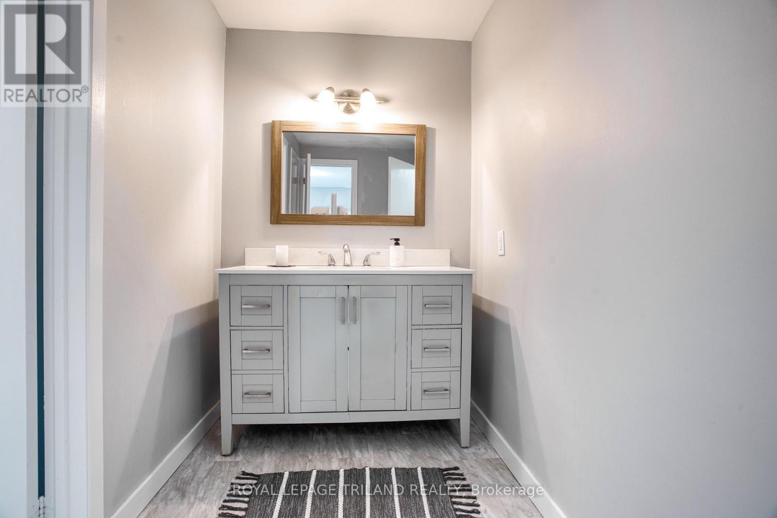 35 Rollscourt Gardens, London North, Ontario  N6G 1L9 - Photo 17 - X12163331