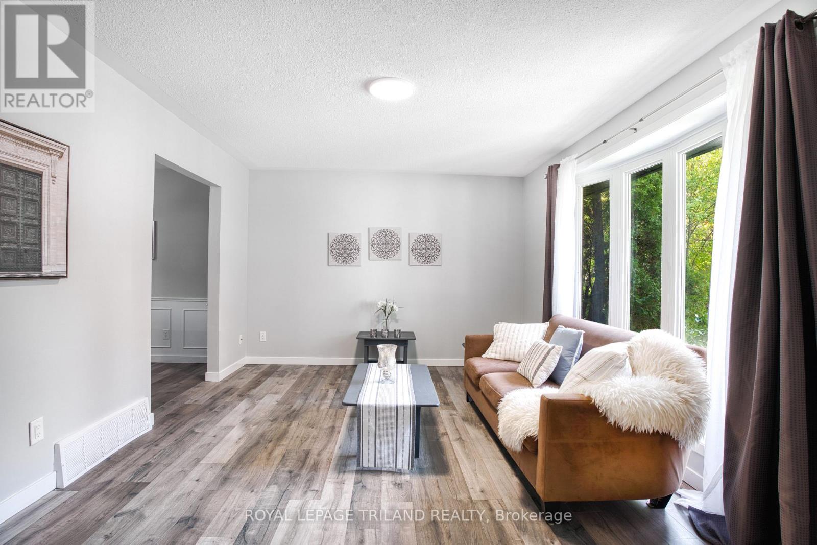 35 Rollscourt Gardens, London North (North K), Ontario  N6G 1L9 - Photo 6 - X12163331