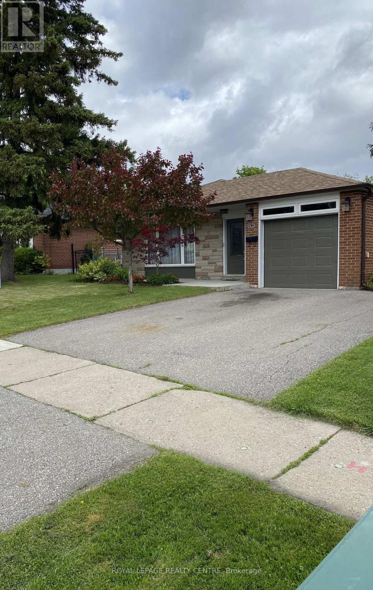 35 Aintree Crescent, Brampton, Ontario  L6T 2T2 - Photo 1 - W12172039