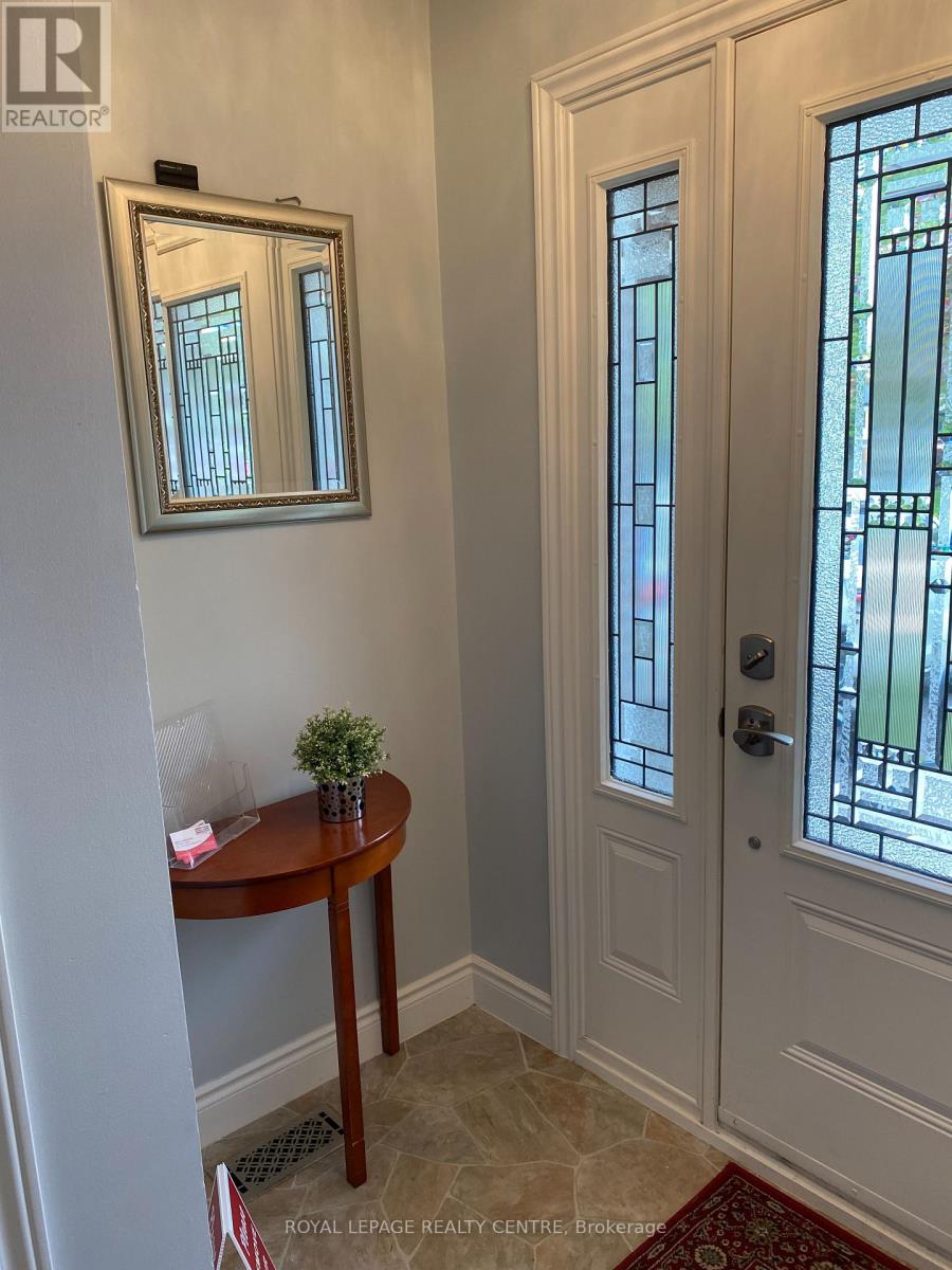Property at 35 AINTREE CRESCENT image 4