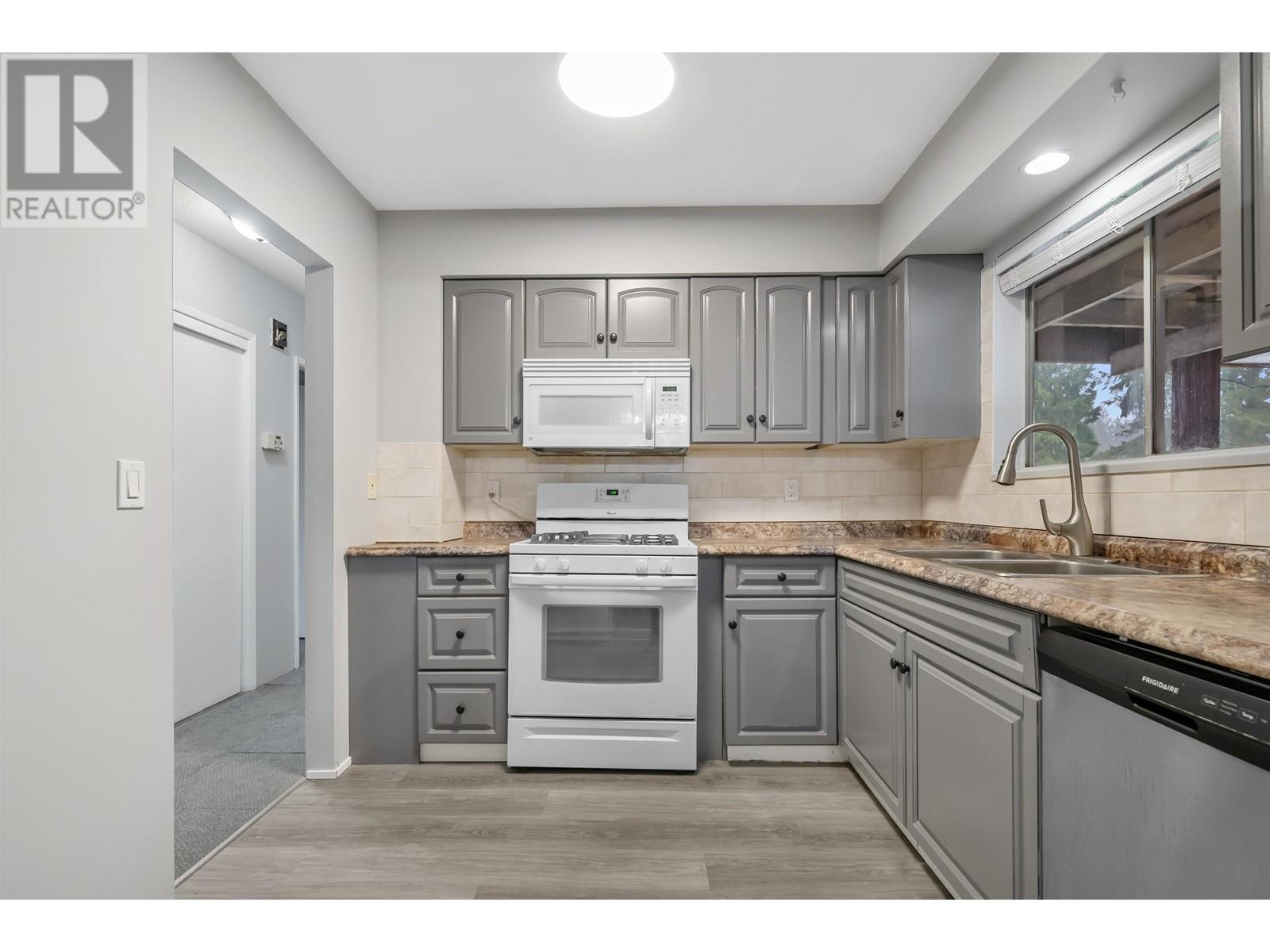 3745 Cedar Drive, Port Coquitlam, British Columbia  V3B 3E1 - Photo 10 - R2991566