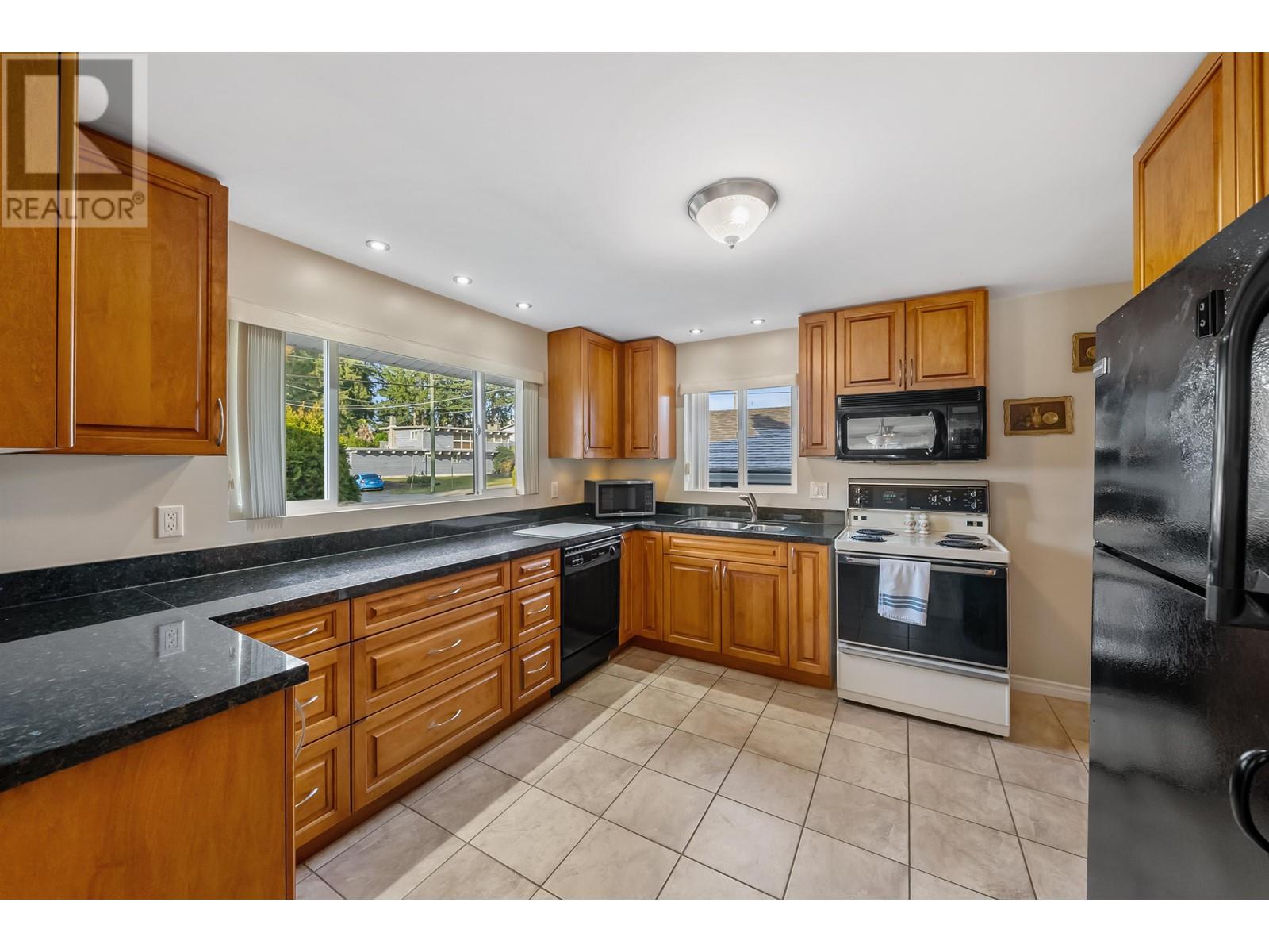 551 Poirier Street, Coquitlam, British Columbia  V3J 6A6 - Photo 16 - R2988328