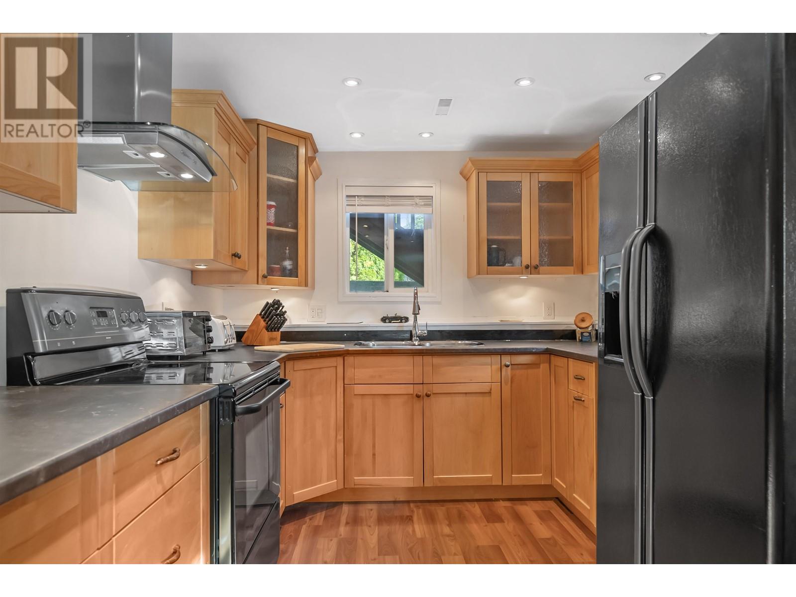 551 Poirier Street, Coquitlam, British Columbia  V3J 6A6 - Photo 14 - R2988328