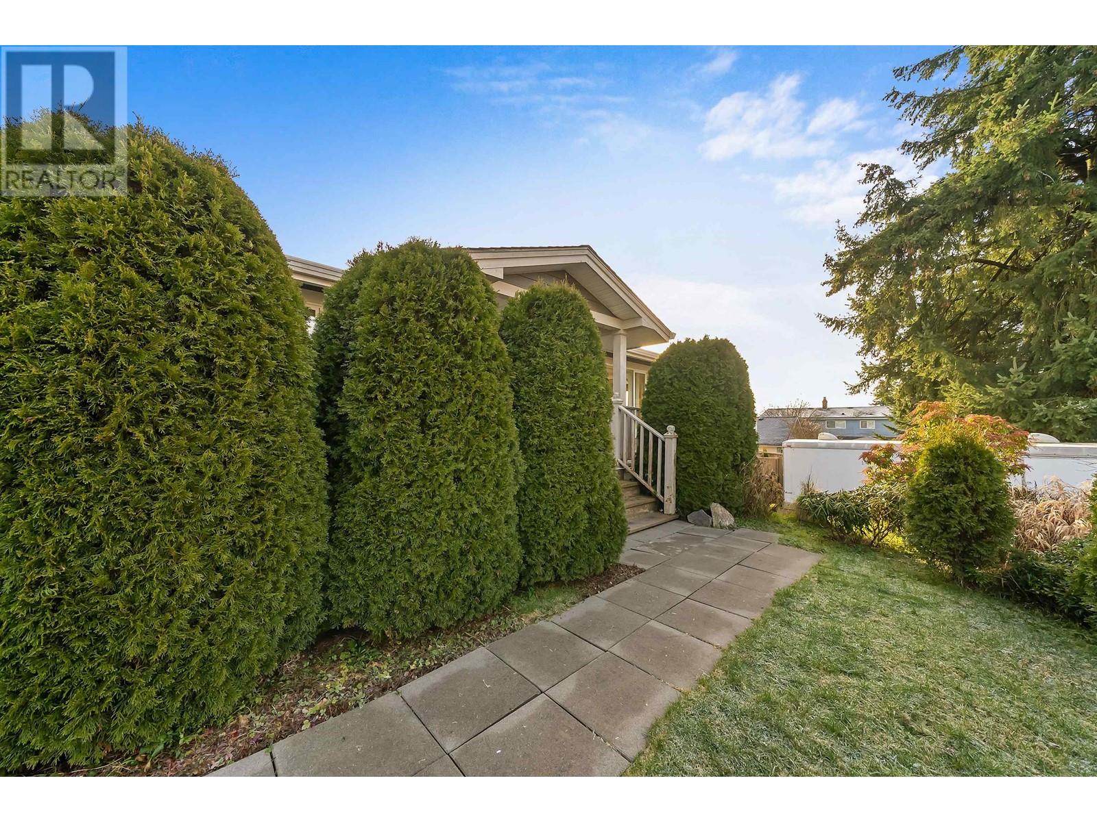 551 Poirier Street, Coquitlam, British Columbia  V3J 6A6 - Photo 8 - R2988328