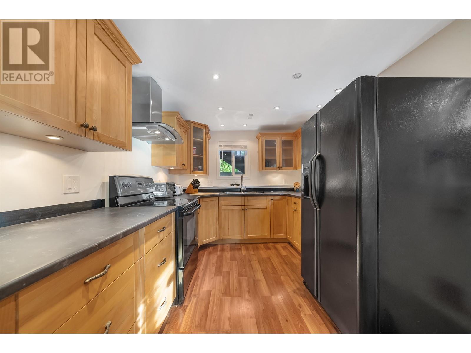 551 Poirier Street, Coquitlam, British Columbia  V3J 6A6 - Photo 13 - R2988328