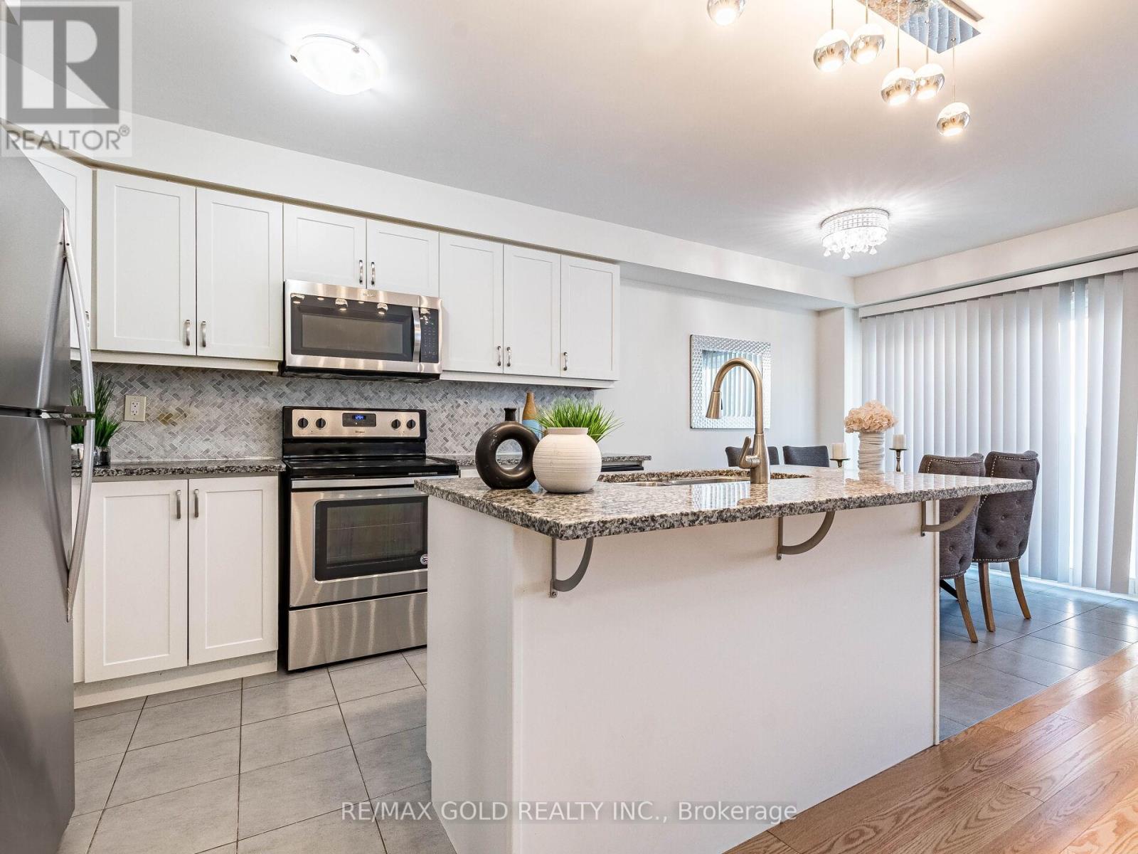 86 Donlamont Circle, Brampton (Northwest Brampton), Ontario  L7A 4T5 - Photo 15 - W12111580