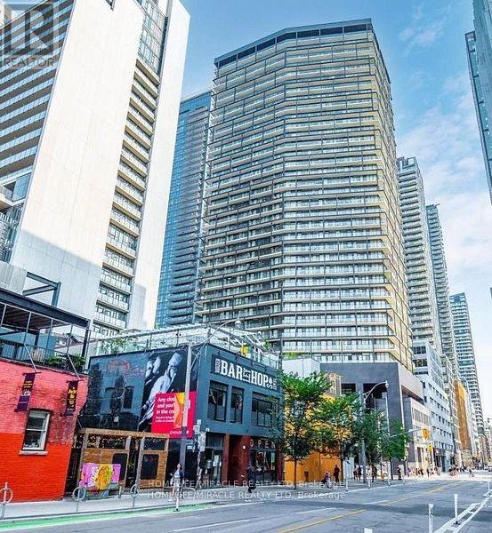 3206 - 125 Peter Street, Toronto, Ontario  M5V 0M3 - Photo 1 - C12175098